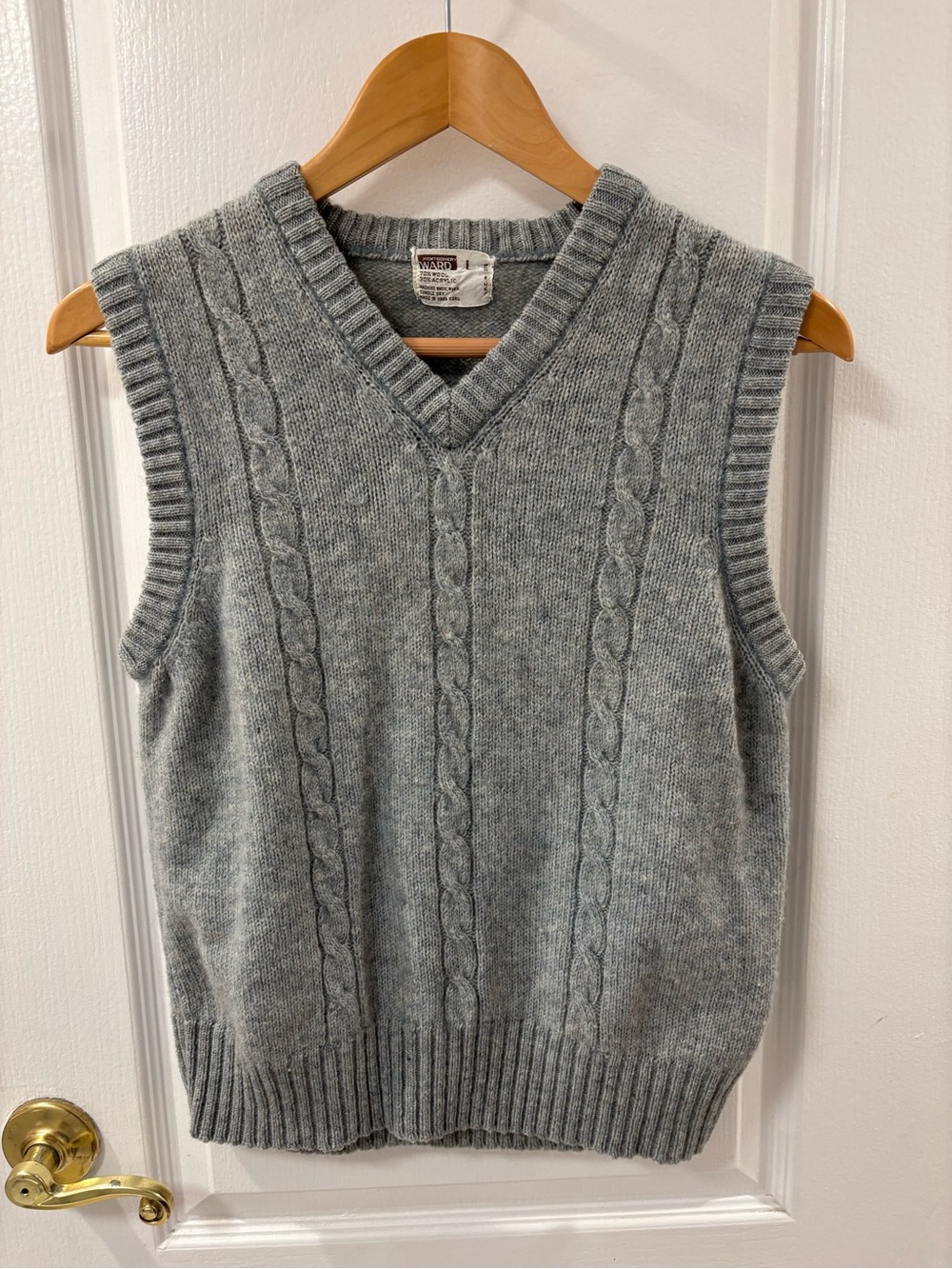 Vintage Montgomery Ward Wool Blend Gray Cable Knit V-Neck Sweater Vest